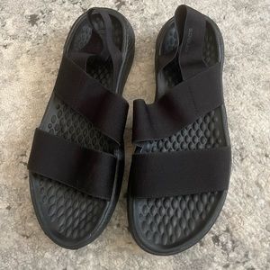 Crocs LiteRide Women’s Stretch Sandal Size 8